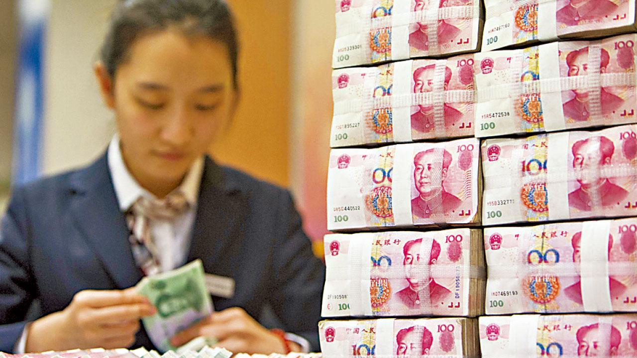 利率政策背馳環球 人幣兩年低