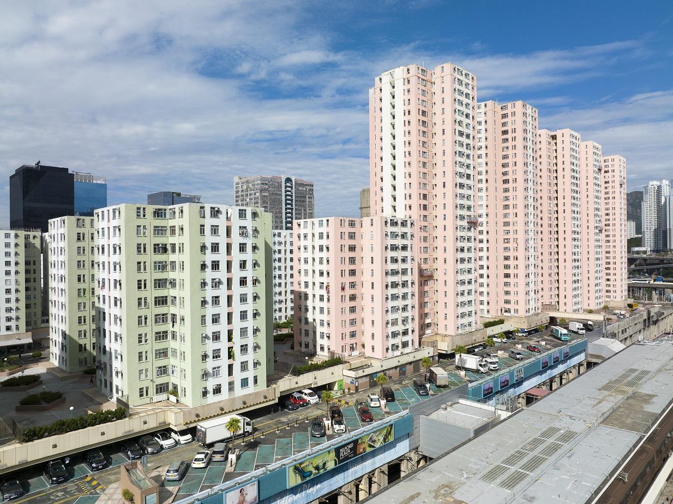 經濟前景不明朗 樓市辣招宜檢討