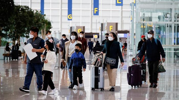 南韓宣布入境旅客不再需要出發前檢測。(路透社)