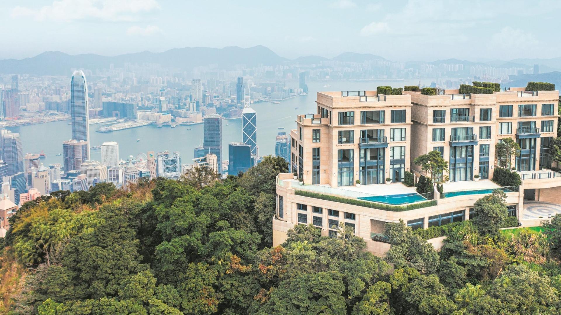 九倉山頂種植道1號，新近錄內部轉讓個案，合共15幢洋房於上月底易手，成交價由2.72億至5.85億元。(資料圖片)