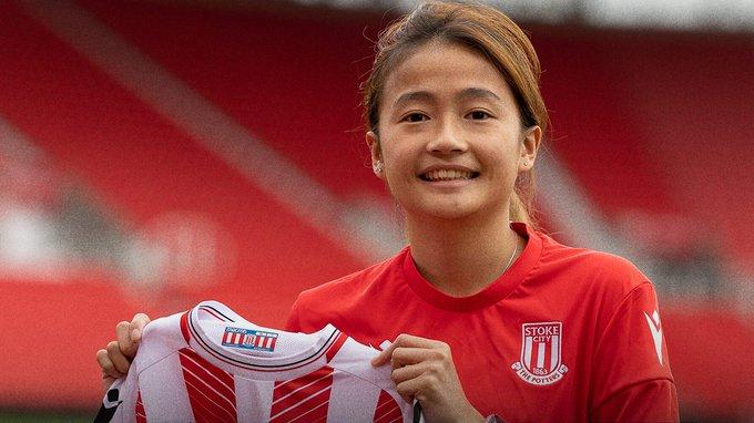 17歲香港女足代表加盟英格蘭史篤城。(Twitter圖片)