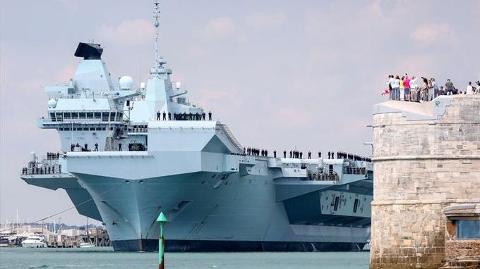 英國威爾斯親王號航母，據報在前往美國中途故障。(英國皇家海軍圖片)