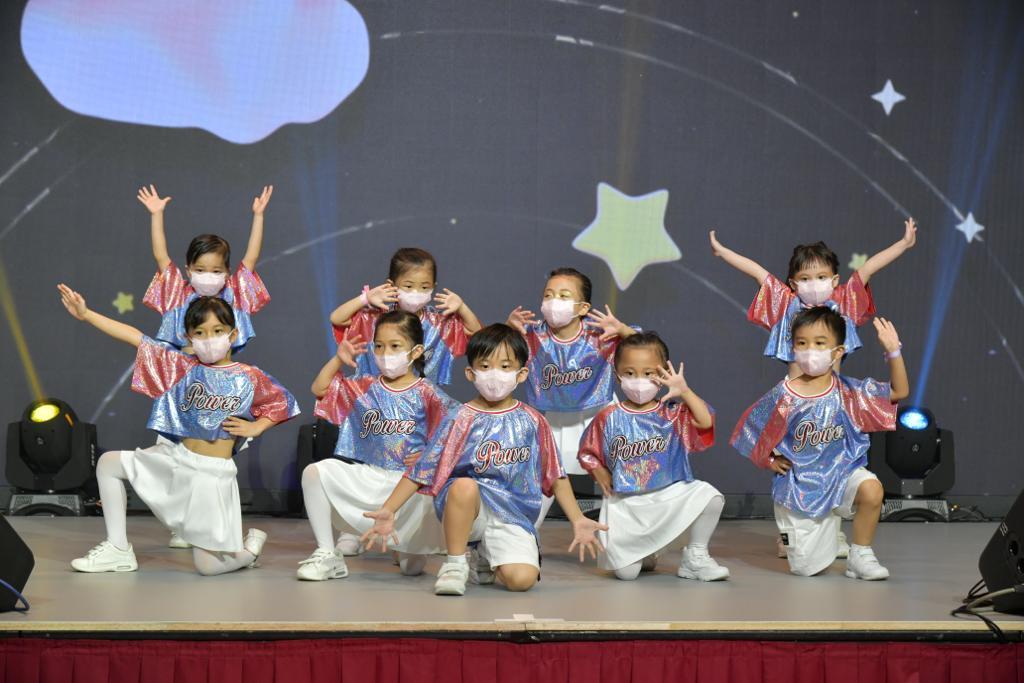 香港善德基金會主辦、警務處協辦的「小精英慶回歸大滙演」今日舉行。