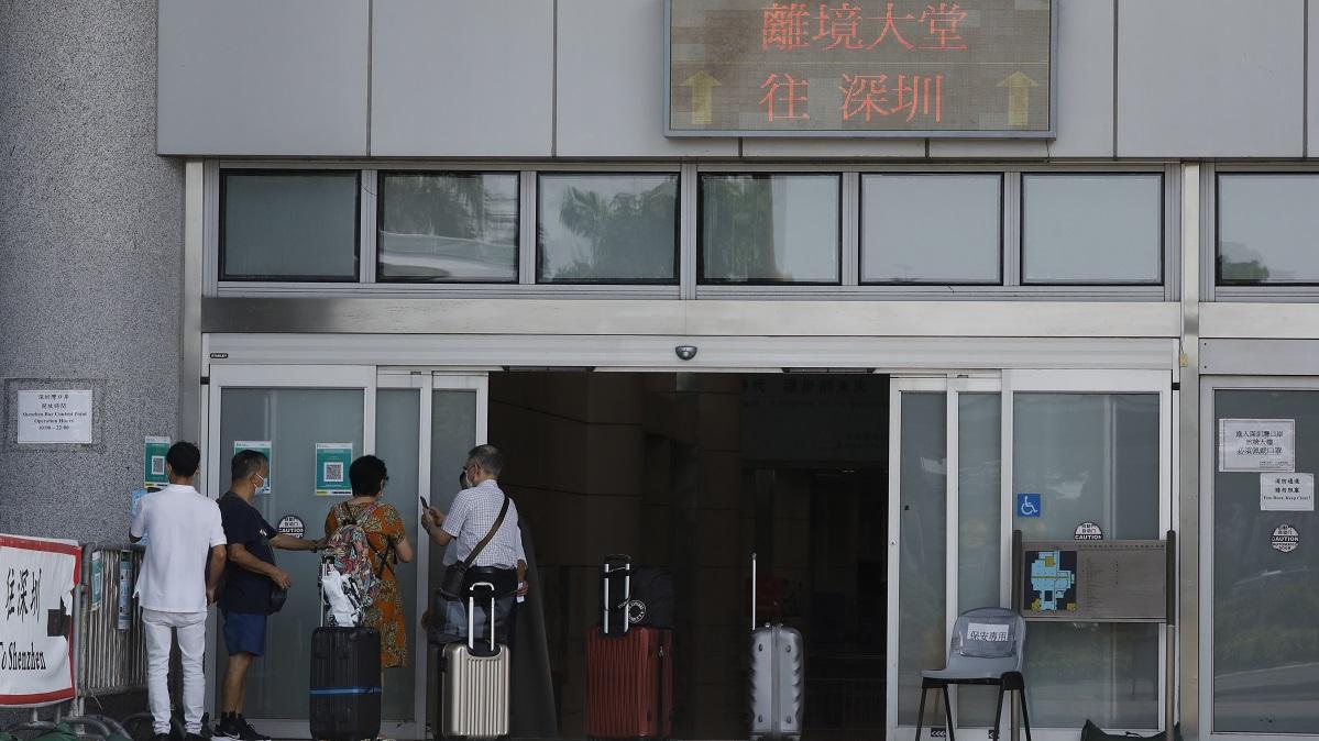有在內地讀書的香港學生，因無法預約深圳檢疫酒店，擔心未及趕往註冊學位或上課。(資料圖片／林俊源攝)