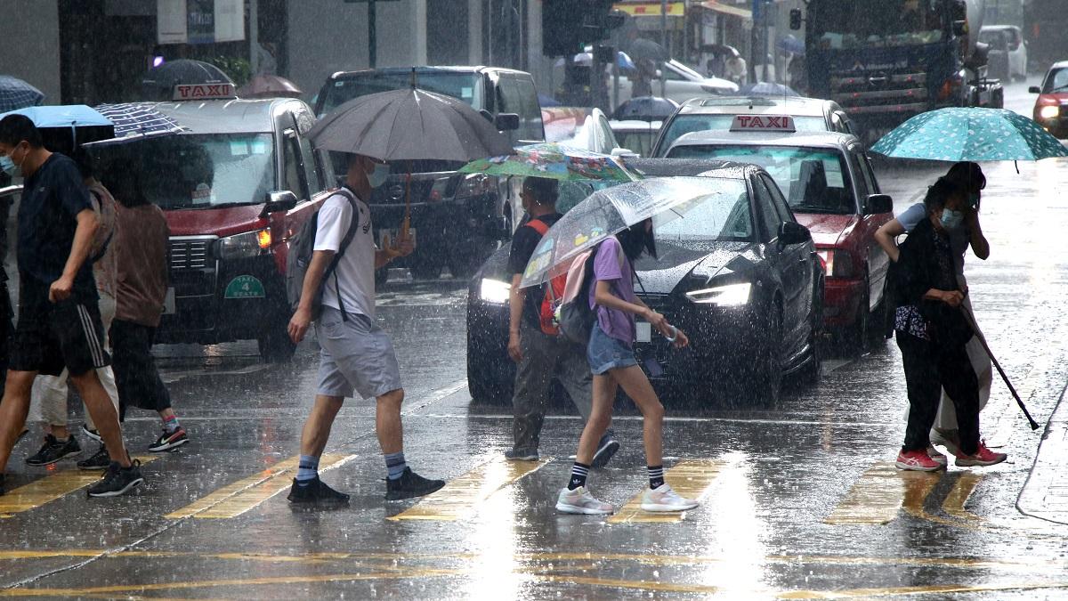 現有社交距離措施會延續兩周至本月24日。(資料圖片／林俊源攝)