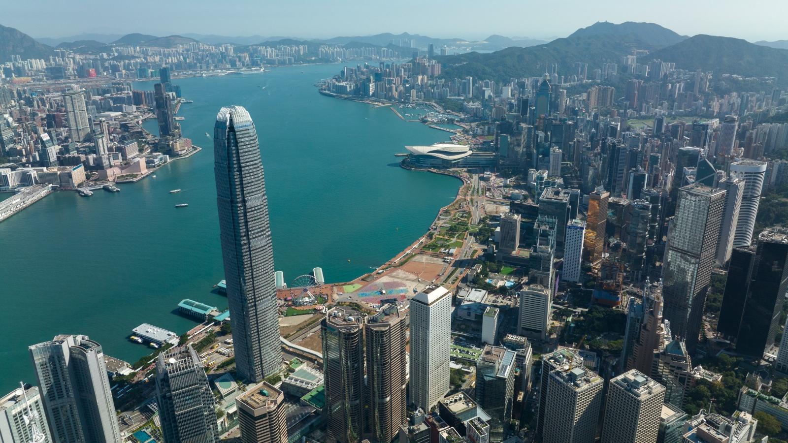 中原(工商舖)統計7月份共錄得約337宗工商舖買賣成交，按月跌幅約25%，為今年度按月新低，當中以商廈表現最差，只有約44宗。(資料圖片)