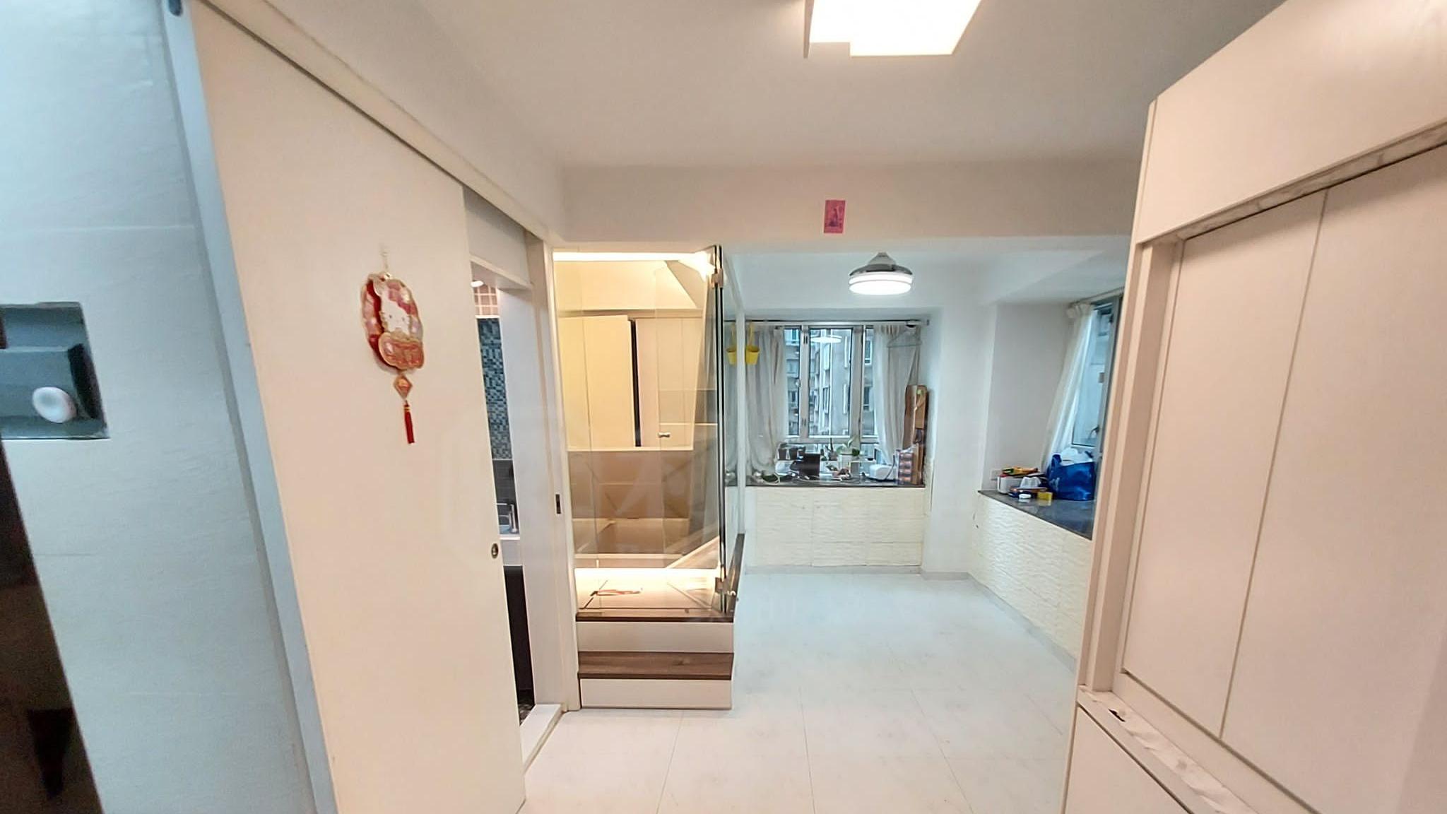 單位為一房間隔，業主特別以透明玻璃作房間分隔，大為增加視覺空間感。(代理提供相片)