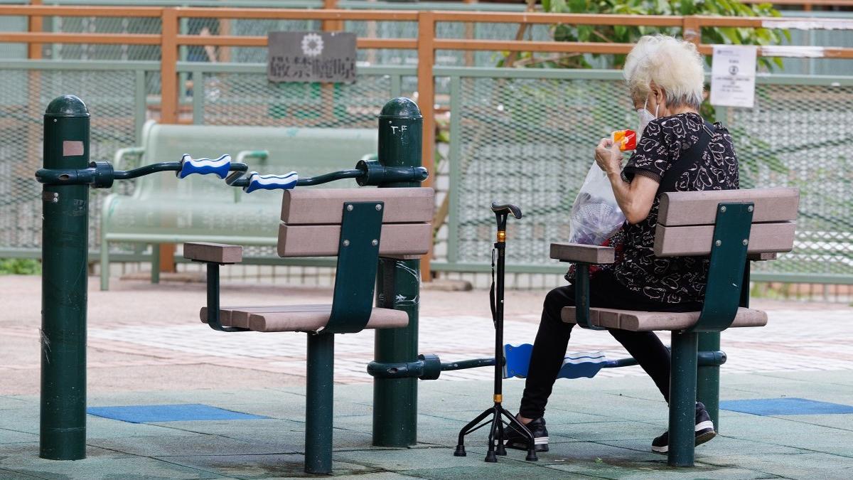 普通及高額長生津9月起合併，夫婦資產上限56.8萬。(資料圖片／蘇文傑攝)