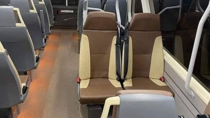 網上熱話｜新款巴士上層現「倒頭位」有原因？網民：一坐實嘔