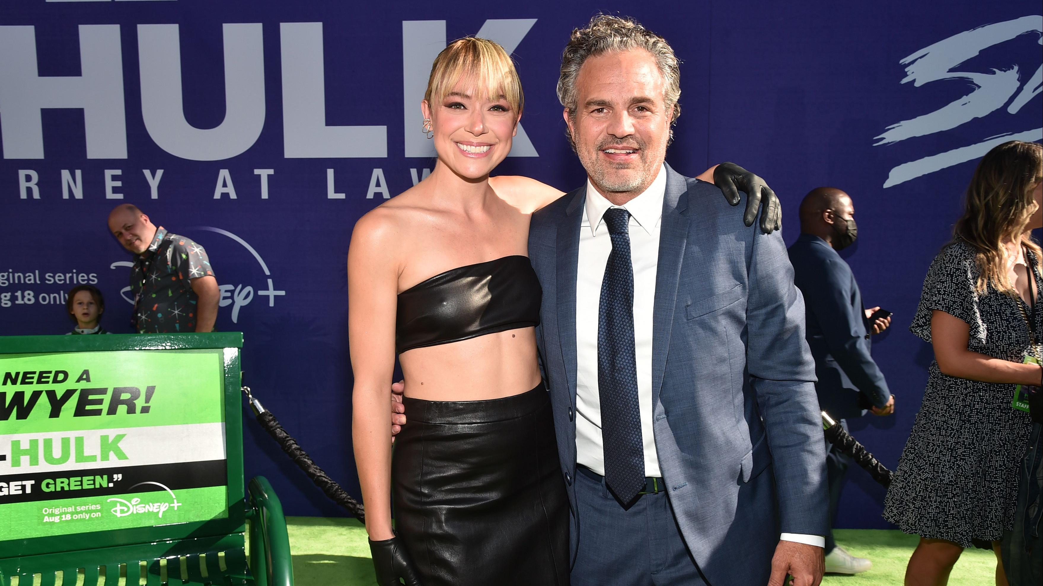 Marvel新劇《變形女俠：律政英雌》搞首映 「變形俠醫」麥克雷法路孖女主角行紫色地氈