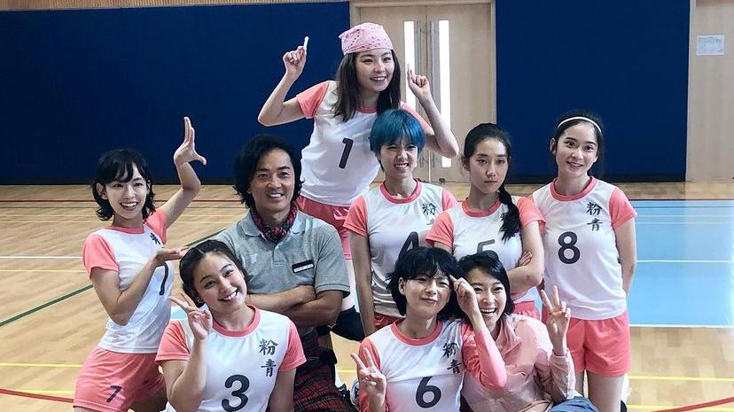 深宵閃避球｜伊健與新生代合作零隔膜   周家怡領8女跳唱《友情歲月》送驚喜