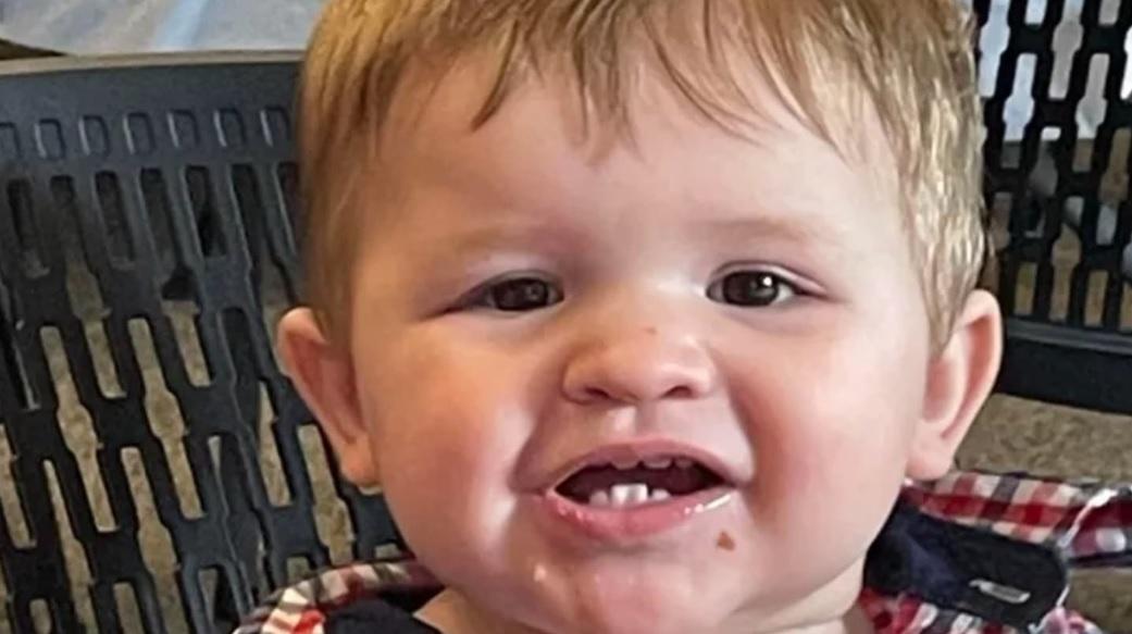 受害男童。(互聯網)