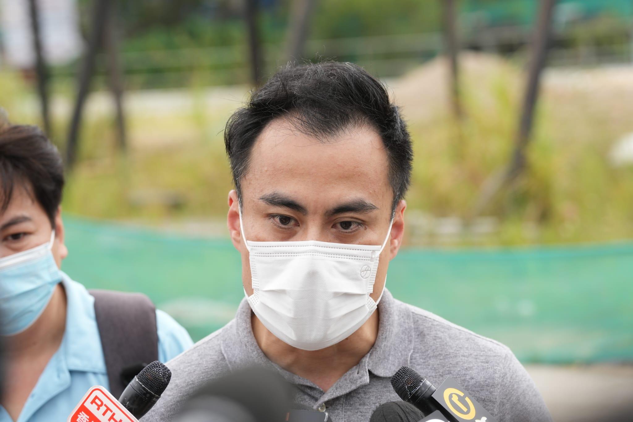 郭偉強指，天秤塌下事故在香港少見，促調查事故是否涉設計或人為疏忽。(陳奕釗攝)