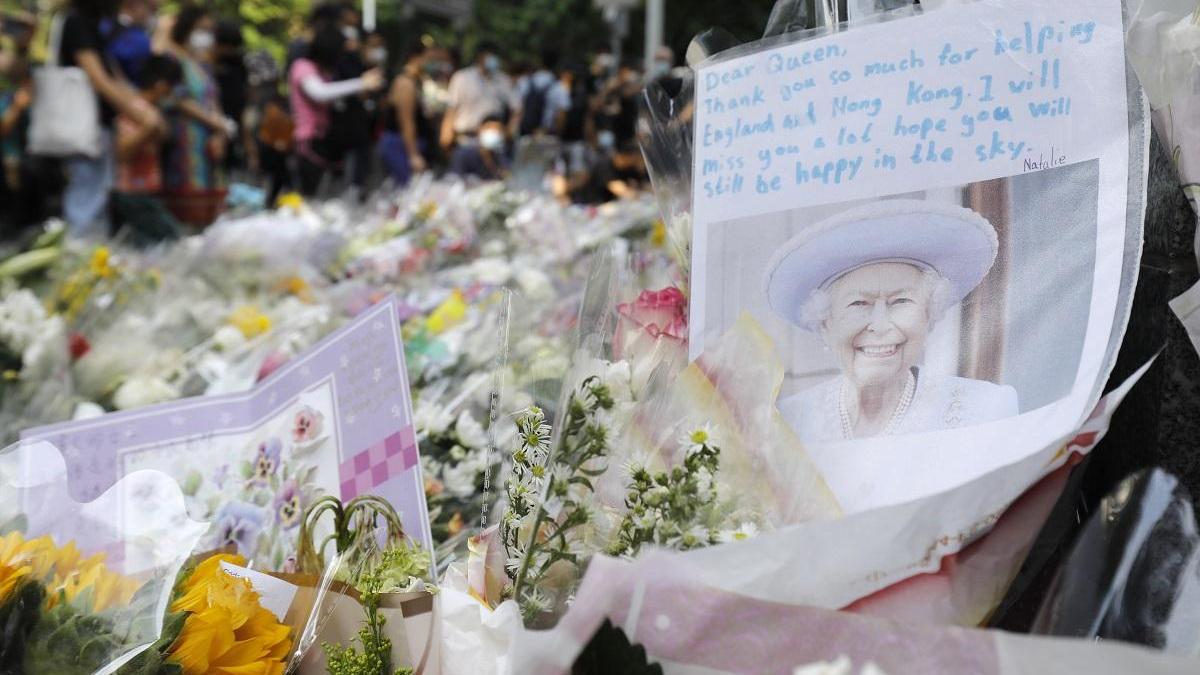 英女王國葬｜英領館悼念疑奏《榮光》　警拘43歲男涉煽動