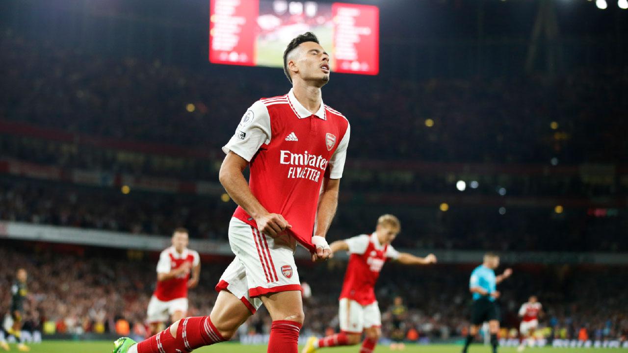 爭英超開季6連勝 阿仙奴撲「齊腳」曼聯