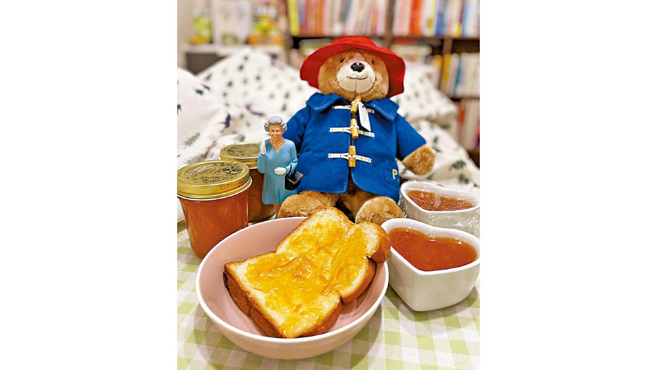 柏靈頓熊的橙皮果醬三文治