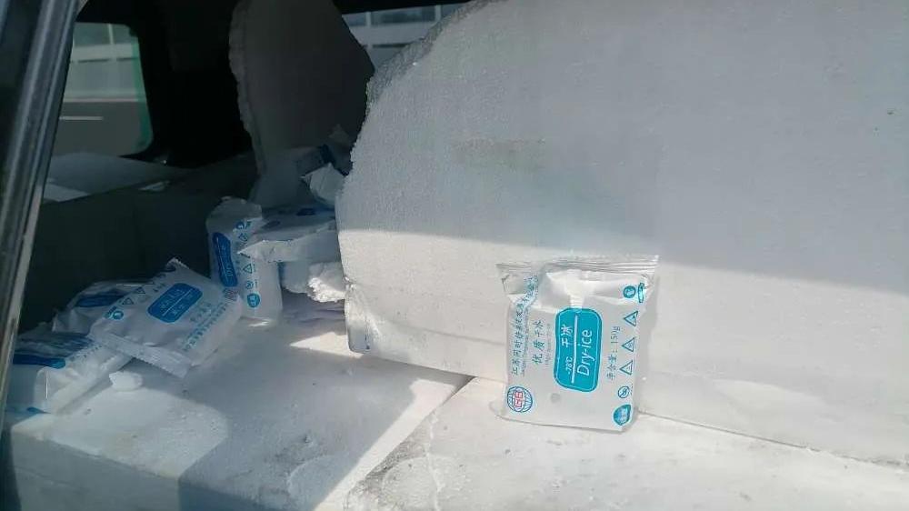 司機運載乾冰期間險死。(餘杭公安微信公眾號)