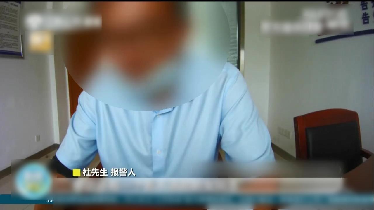 杜男強調，假床照中的「自己」明顯「頭髮濃密」，與自己的頭髮狀況不符。(互聯網)