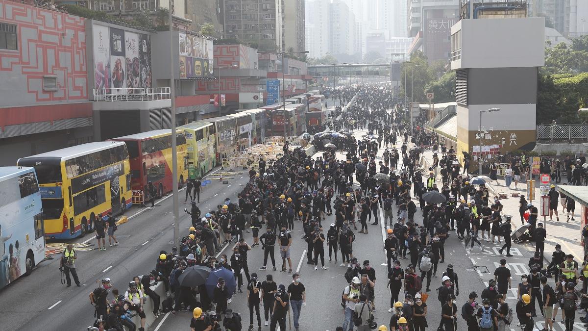 黃大仙龍翔道2019年10月1日有大批市民示威。(資料圖片／鍾式明攝)