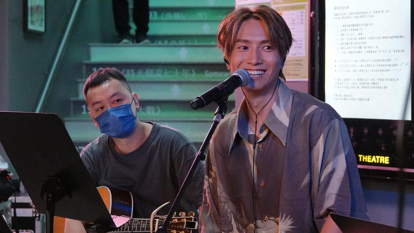 陳柏宇到訪老店開Live   遇小強即化身星爺上演《唐伯虎點秋香》戲碼