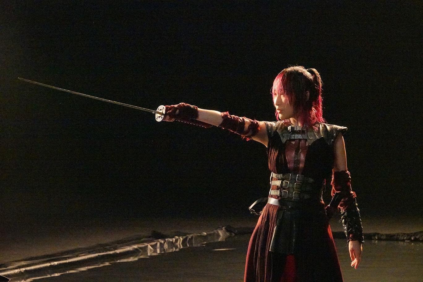 葉巧琳新歌《人間英靈》實體碟賣斷市  為MV練功搞到周身瘀