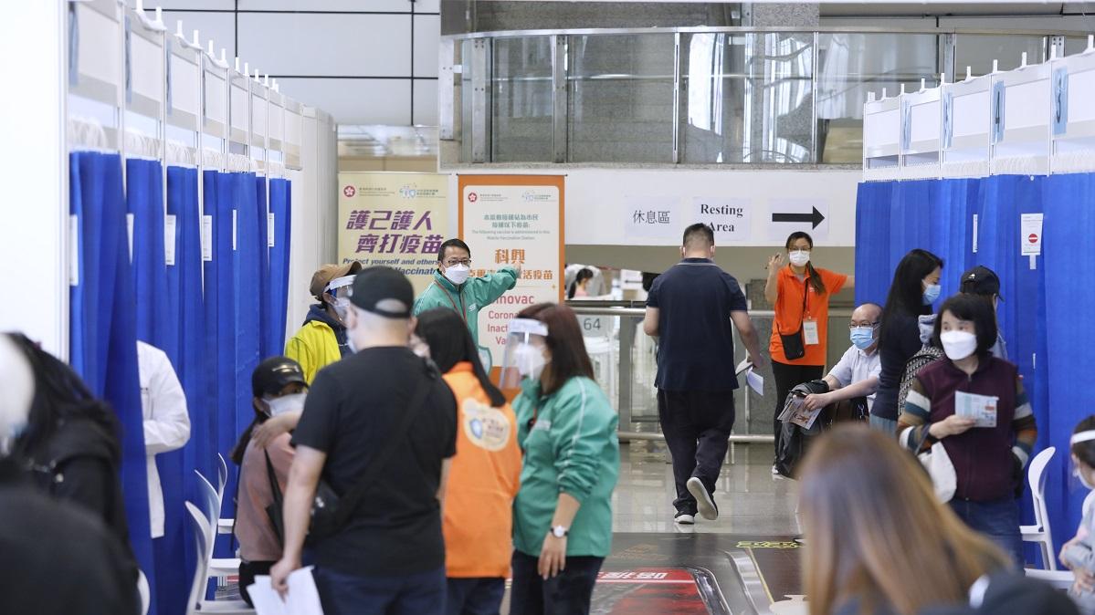 多間社區疫苗接種中心下月可為50歲或以上人士，一併接種新冠疫苗和流感疫苗。(資料圖片／林俊源攝)