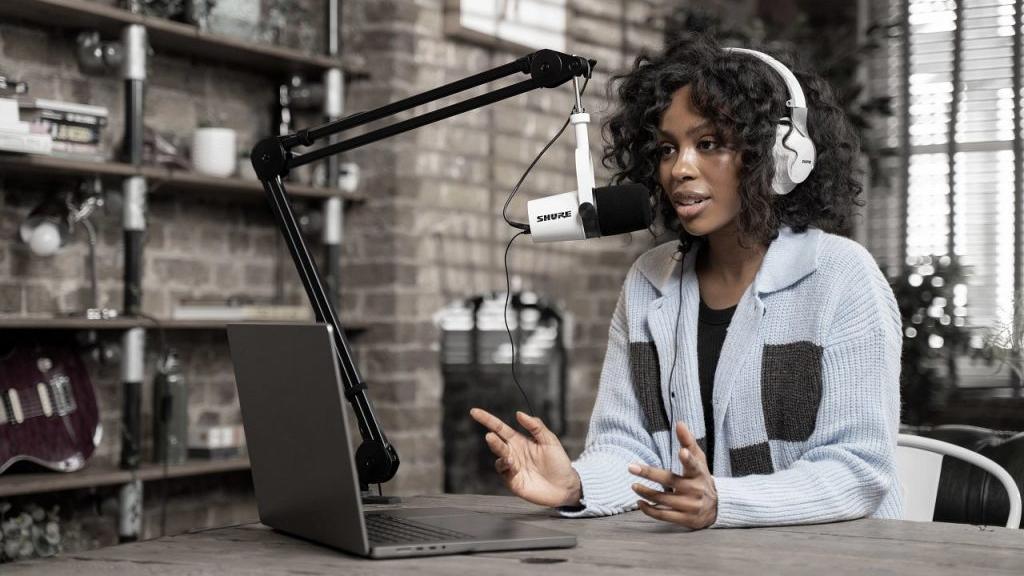 Podcast神器丨首獲Zoom認證 Shure MV7 White Noir黑白襯色專業主播咪