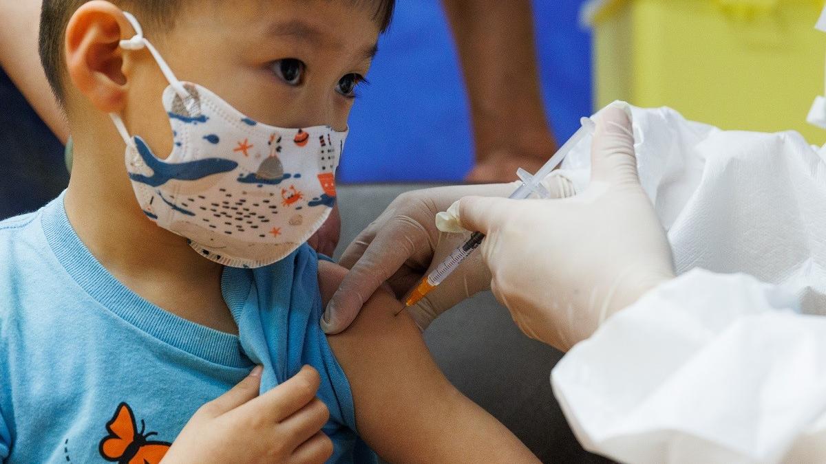 衞生署在過去一周，沒有接獲涉及3歲以下幼童接種新冠疫苗後的異常事件報告。(資料圖片／蘇文傑攝)