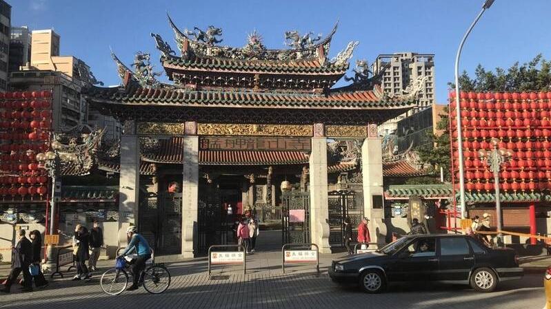 台北龍山寺女廁有香港女生自殺。(互聯網)