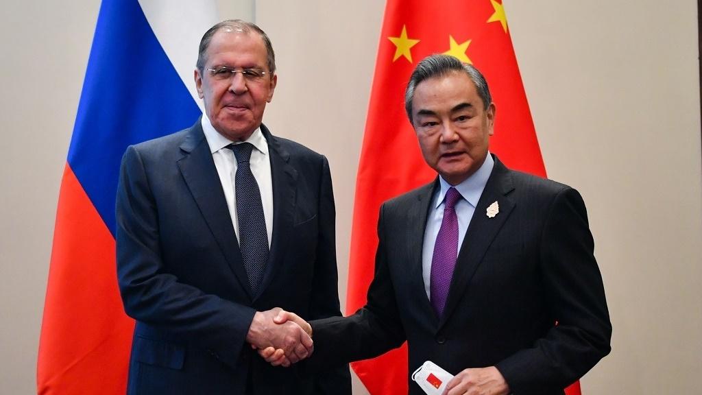 中俄外長通電話，王毅：任何阻擋中俄前進步伐企圖不會得逞。(資料圖片)