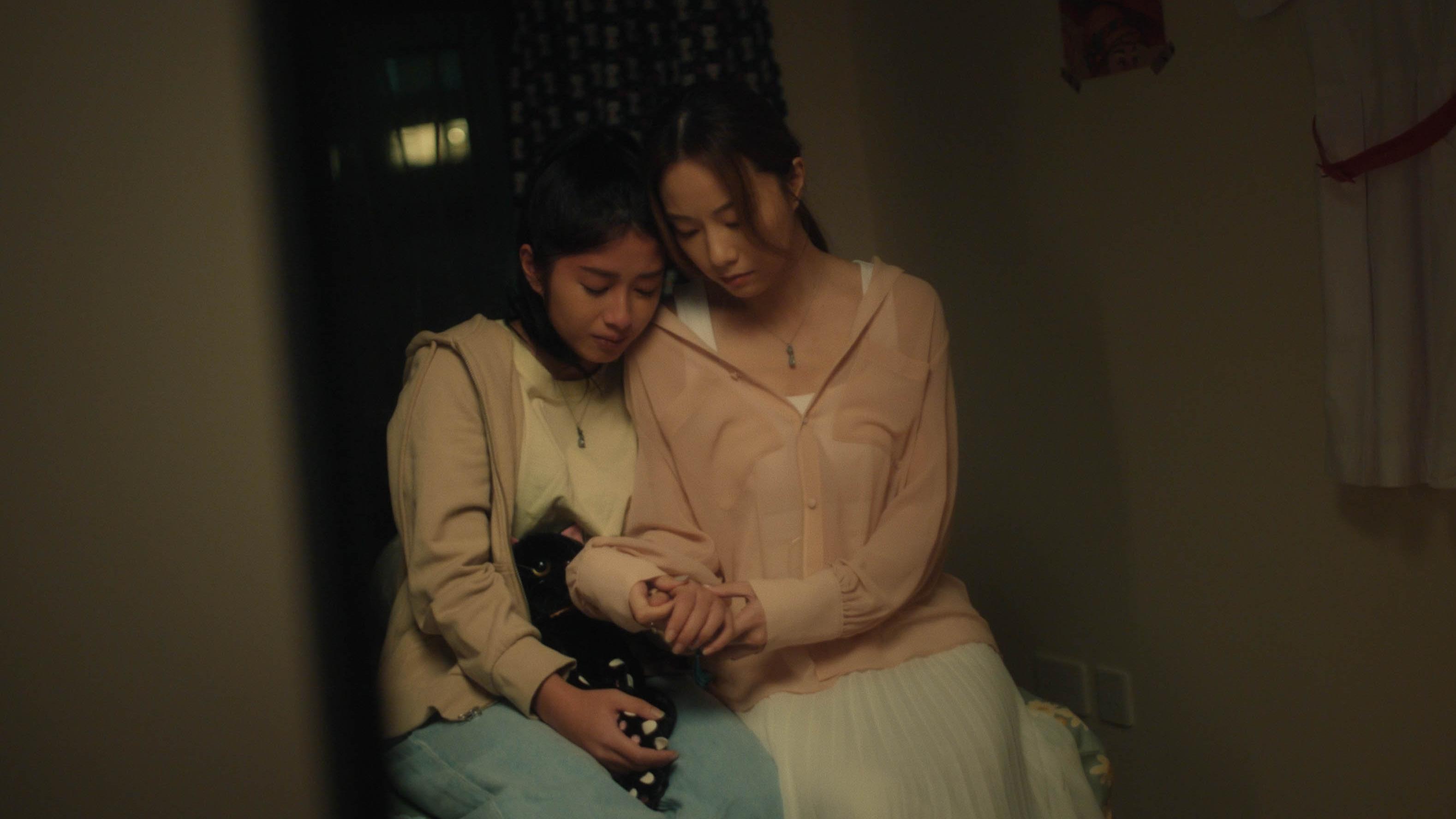 鄧麗欣為Dear Jane新歌拍MV 校花泰妹演出令人驚喜