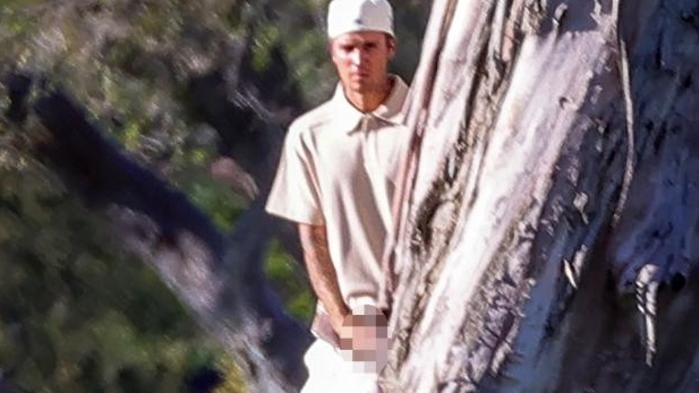 Justin Bieber哥爾夫球場除褲小便