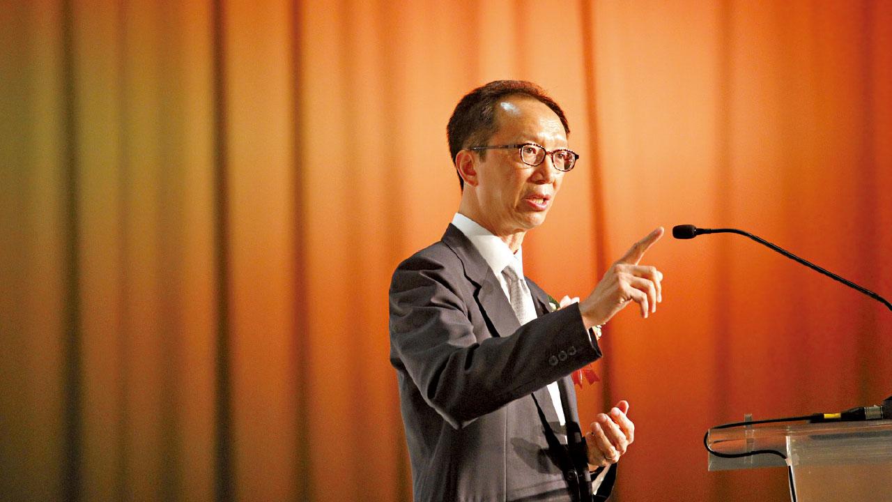 財金官員應由金融人士出任