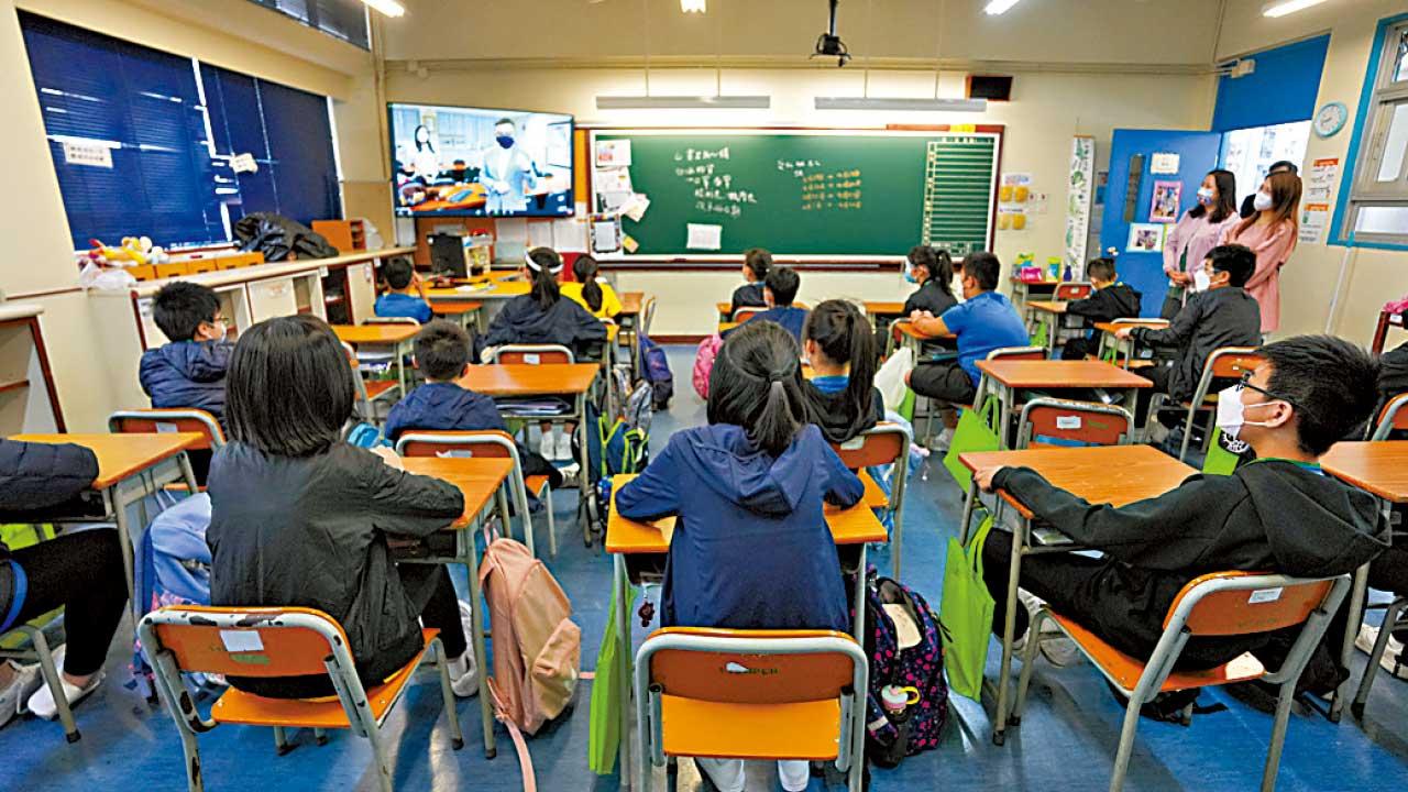須七成學生接種兩針 小學12月可恢復全日面授