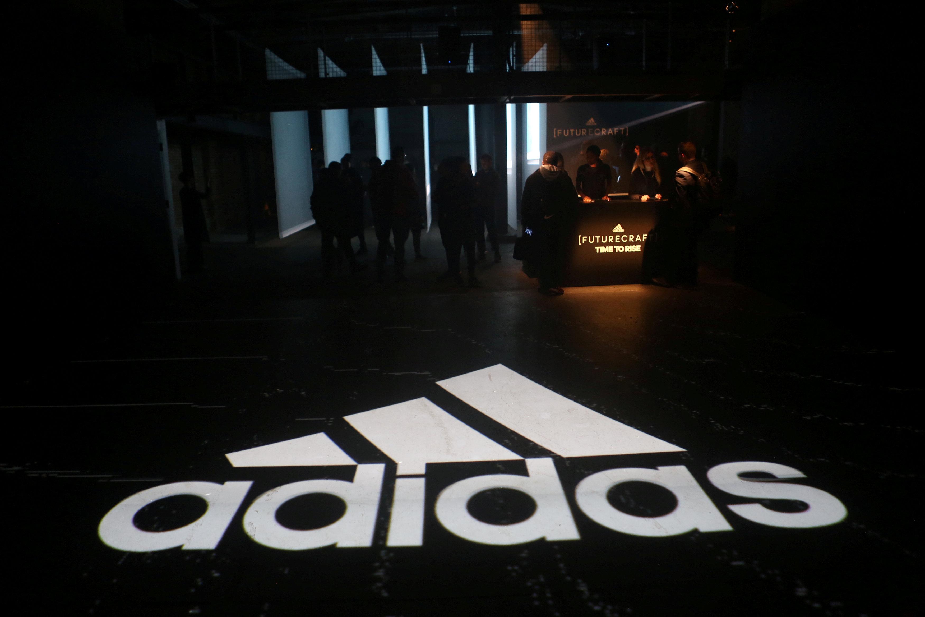 大中華區表現不濟Adidas減收入預測  體育股跌不停