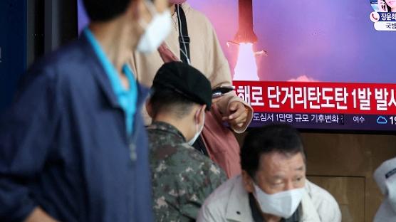 南韓要求室內仍繼續強制戴口罩。(路透社)