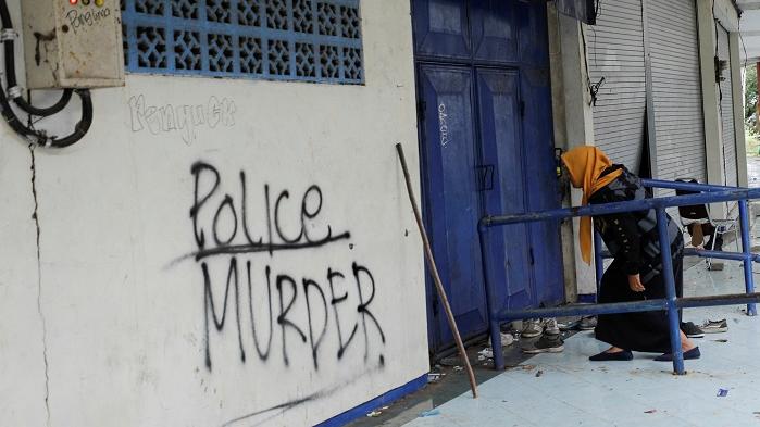 印尼當局將檢控6人涉球場慘劇。(路透社)