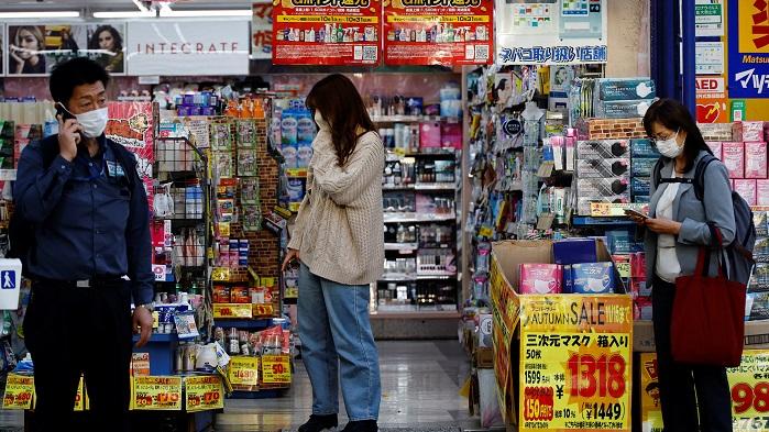 日本政府討論有關調高消費稅。(路透社)