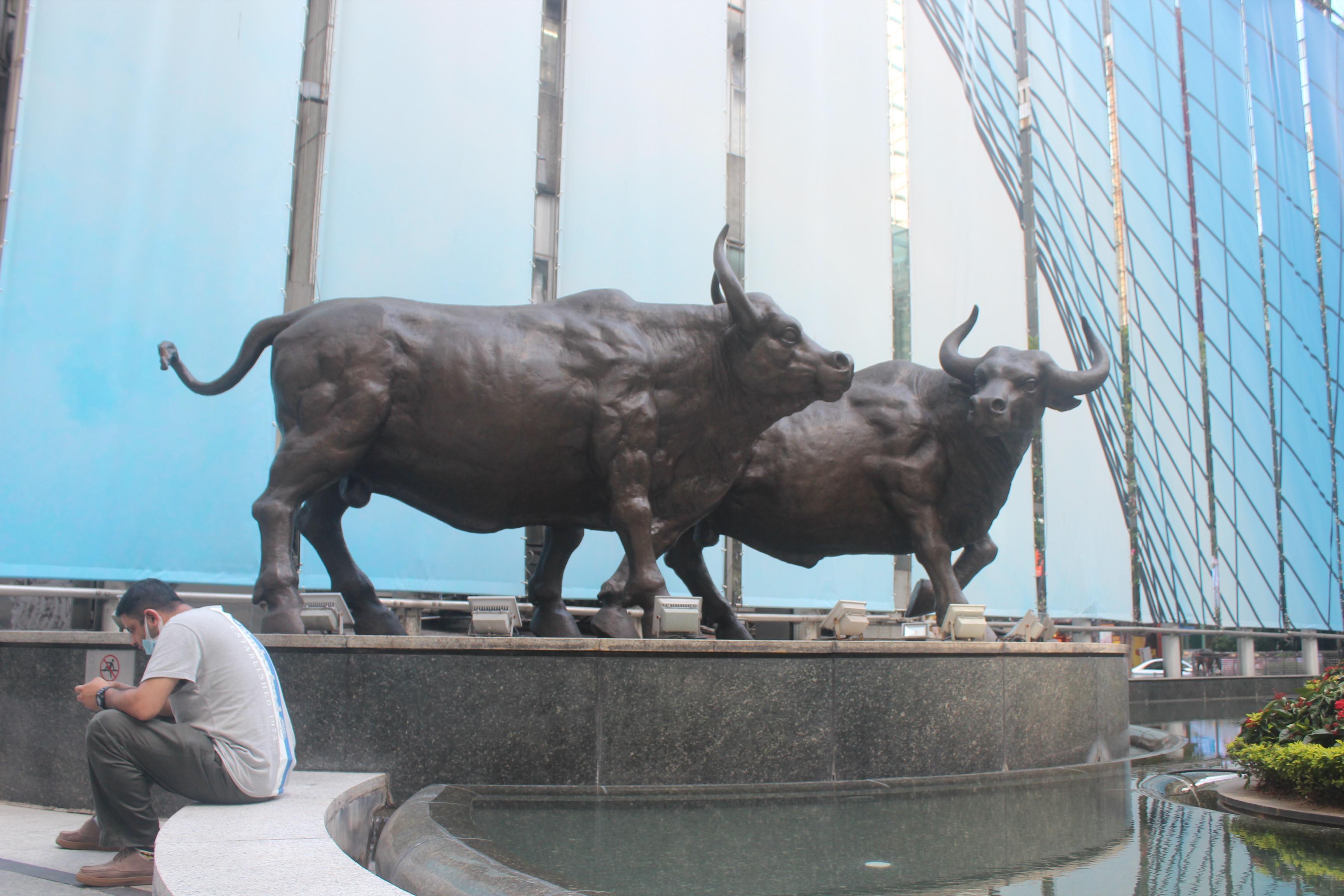 港股收市｜恒指悶跌75點 成交今年最低