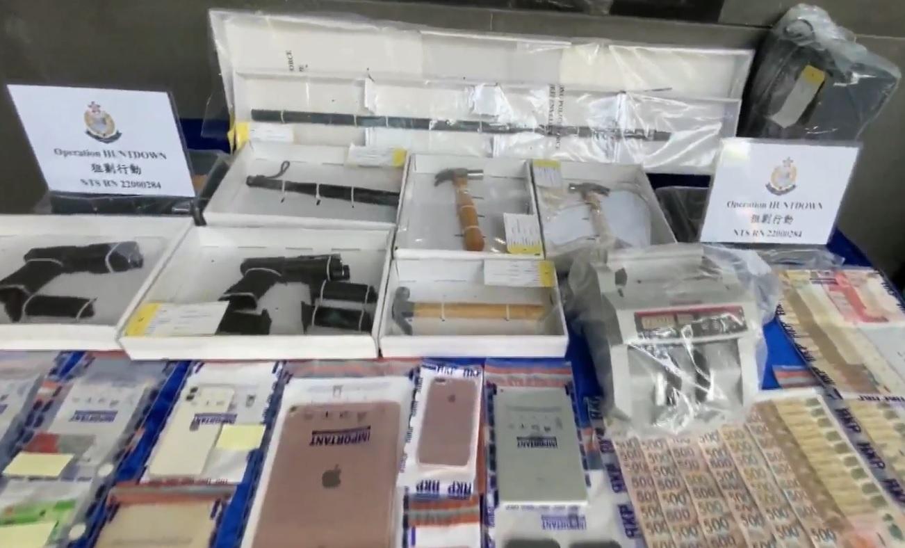 警方破電話騙案集團拘12人涉450萬元。