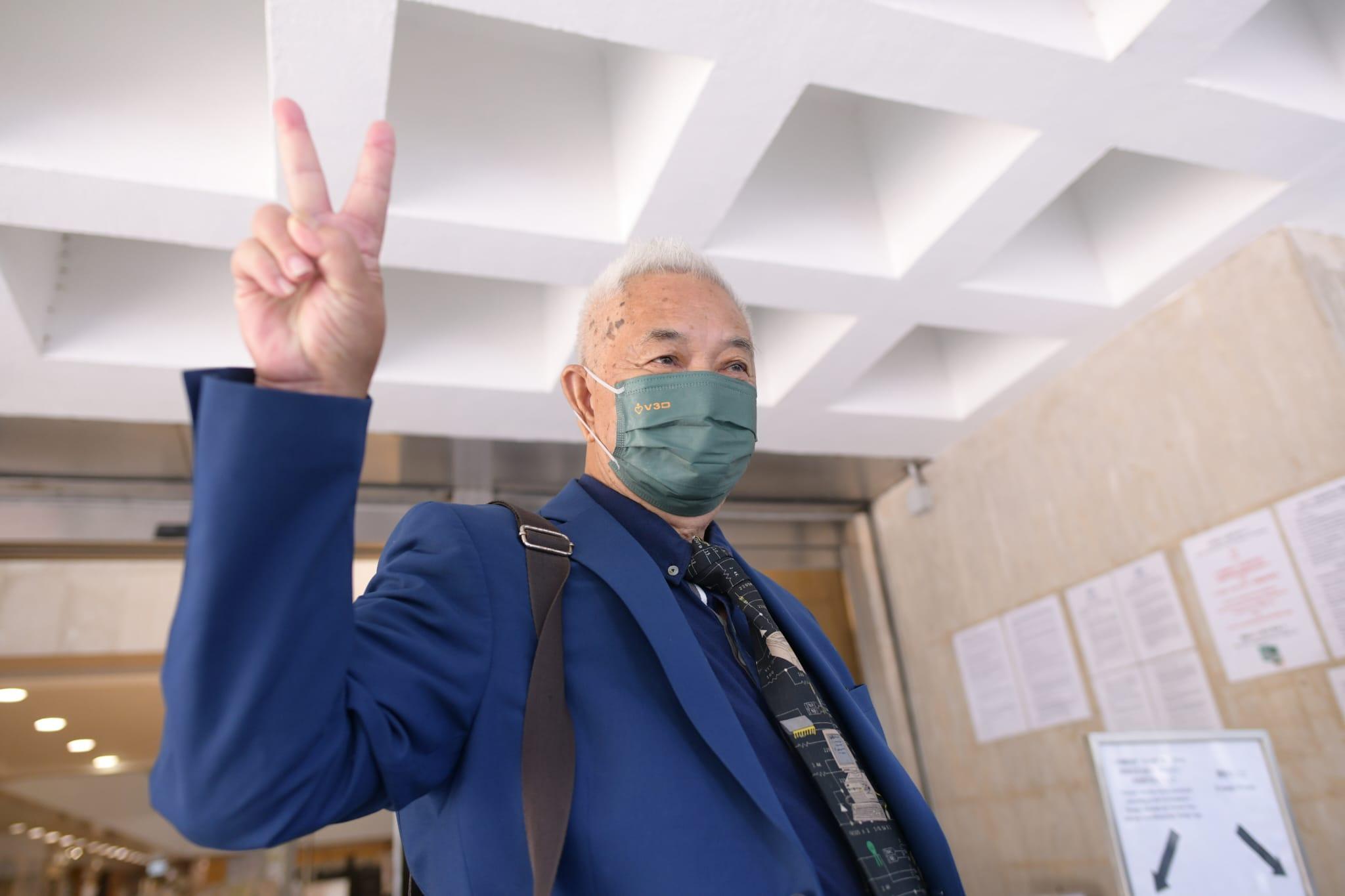 郭卓堅取得法庭頒令暫緩執行當局廢除「免針紙」