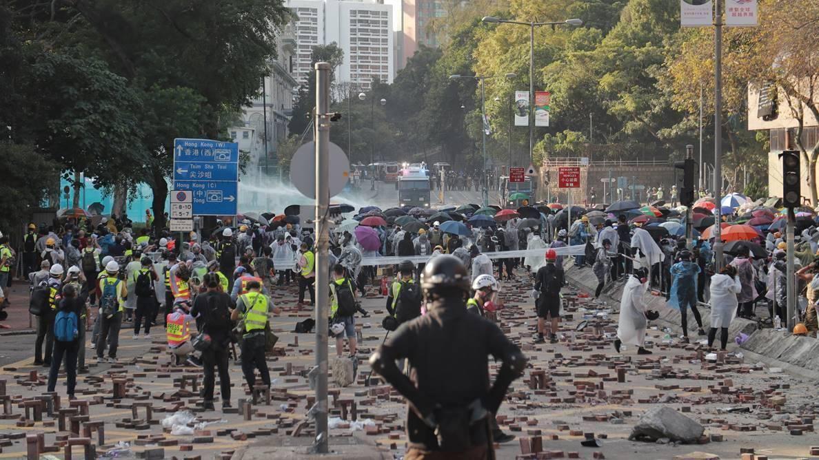 理大衝突｜8男女暴動罪成　判囚44至56個月