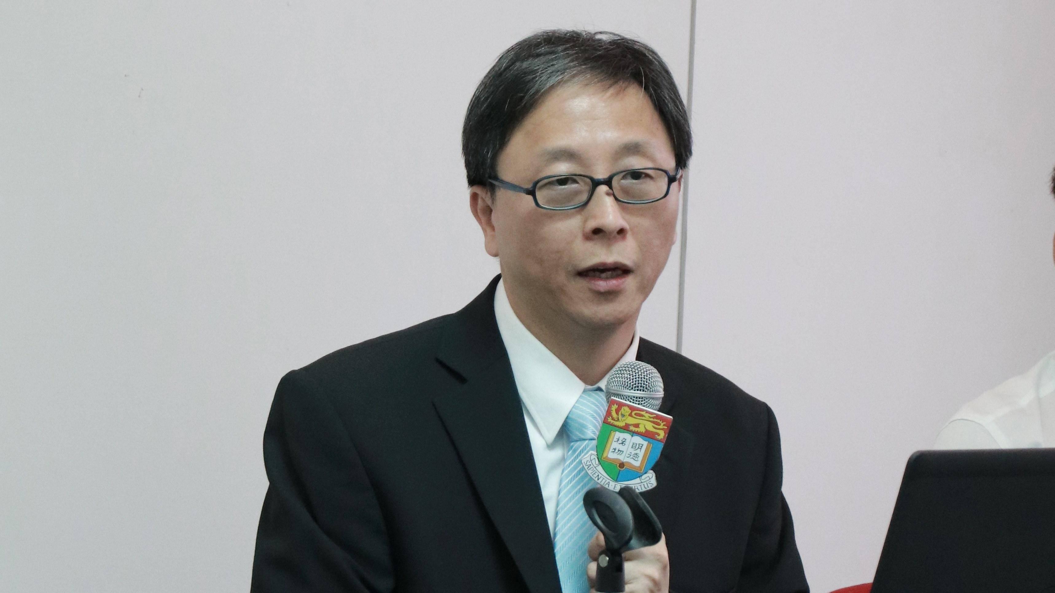 疫情｜何栢良倡確診者隔離期縮至5日　斥強檢浪費資源