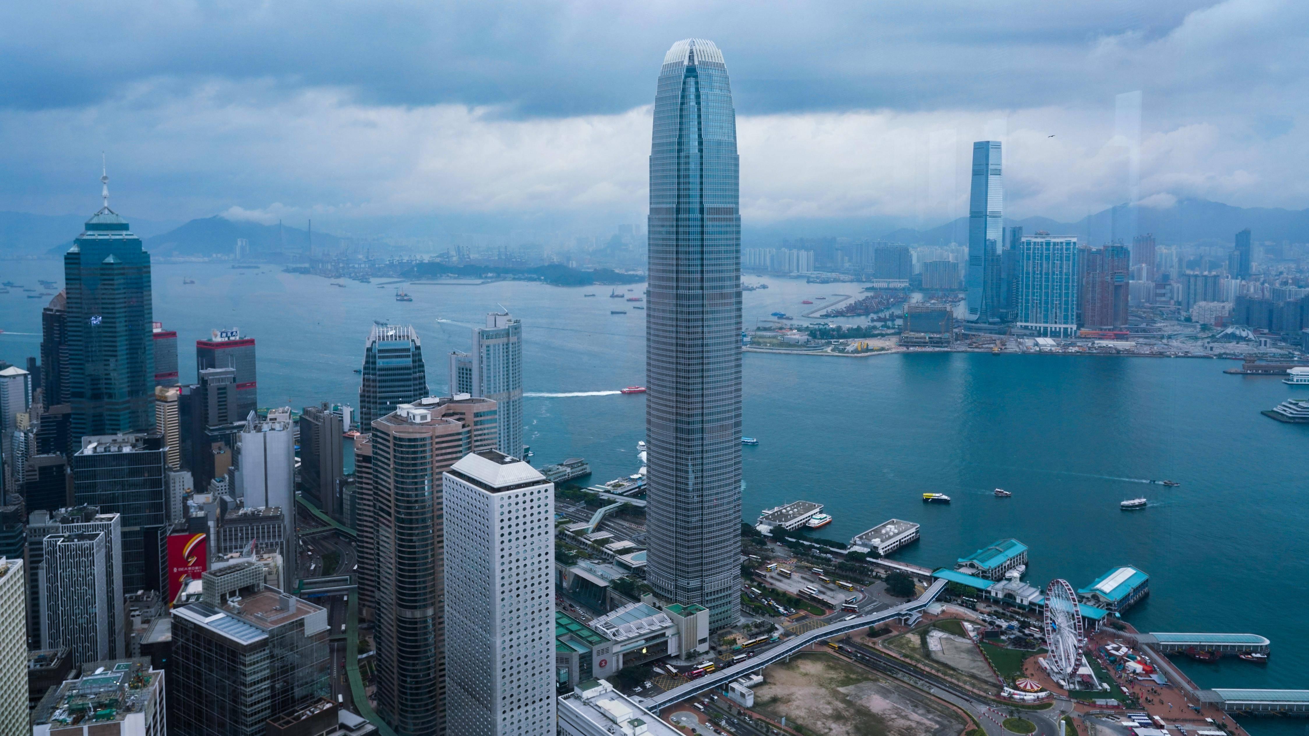 疫情｜港府據報批准金融峰會確診者　可乘私人飛機離港