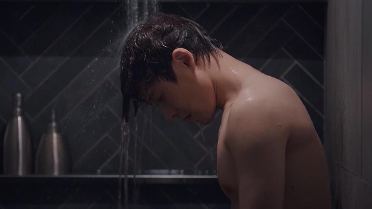 野人老師｜Frankie＠MIRROR露點出浴 與羅允芝再有親熱戲