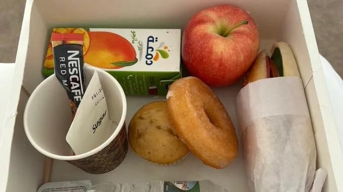 球迷村提供的早餐，有人滿意，有人鬧爆。(互聯網)