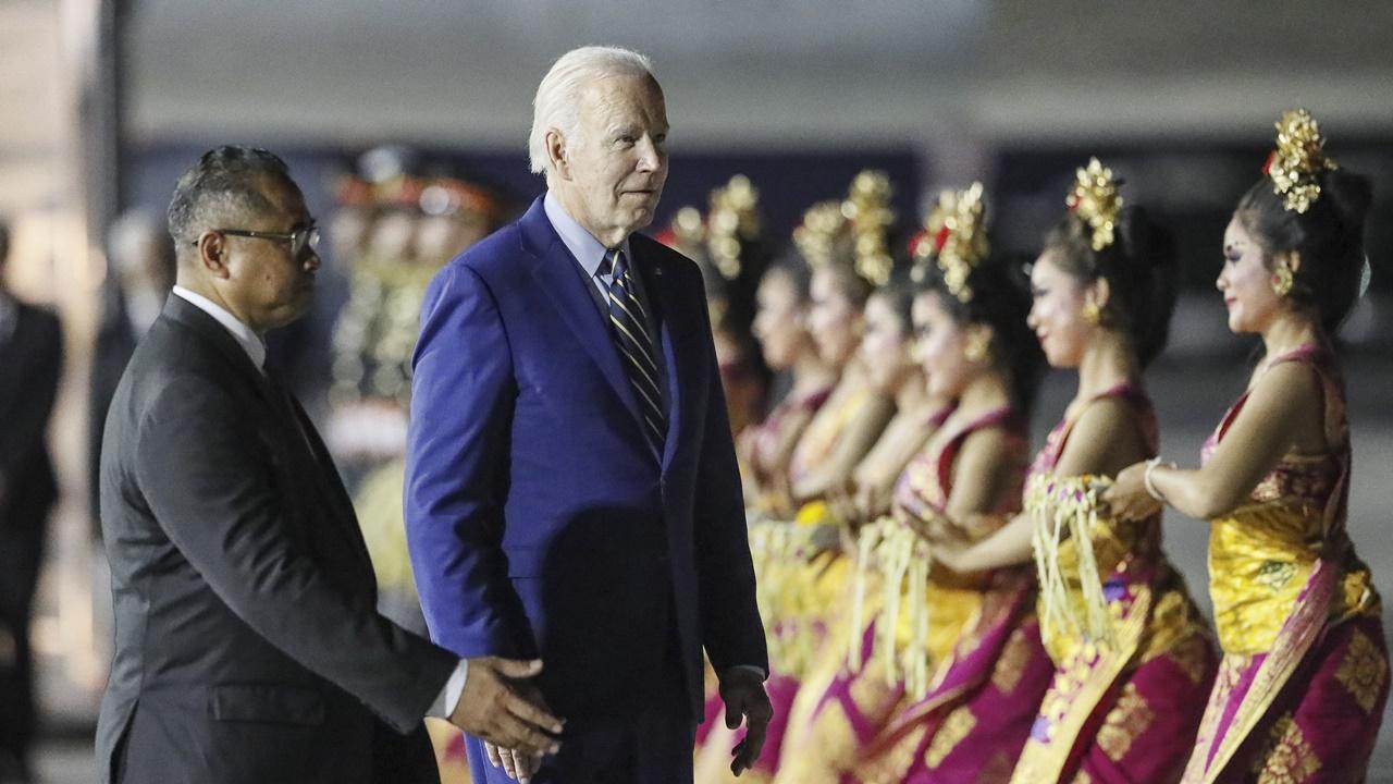 G20峰會將舉行，拜登抵達峇里，稍後與習近平會晤。(AP)