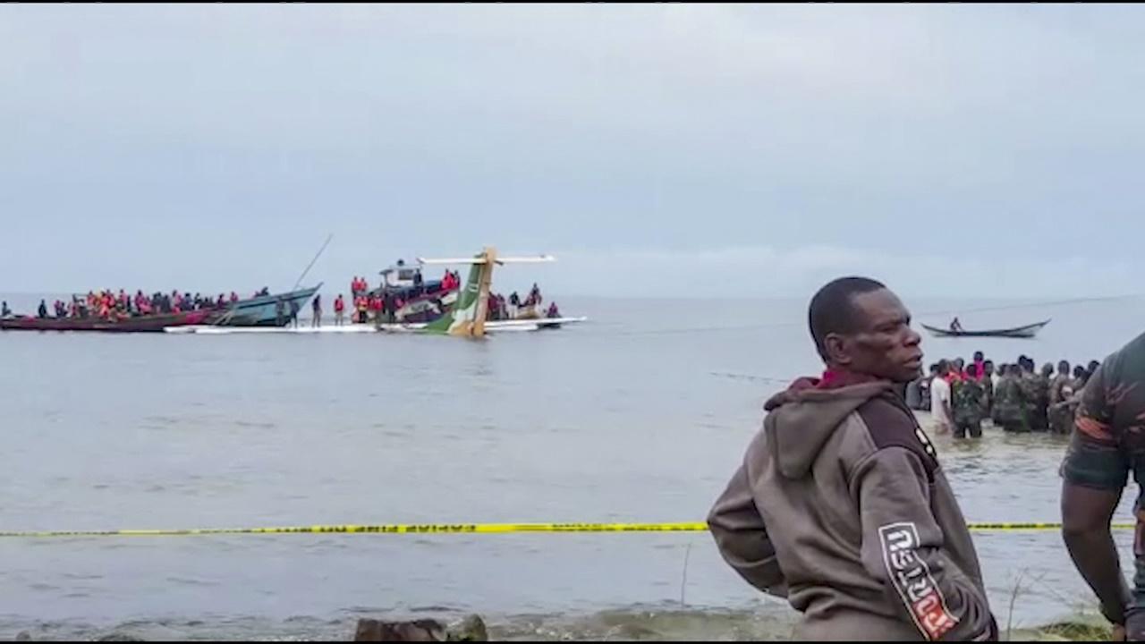 坦桑尼亞小型飛機墜湖，至少19人死亡。(AP)
