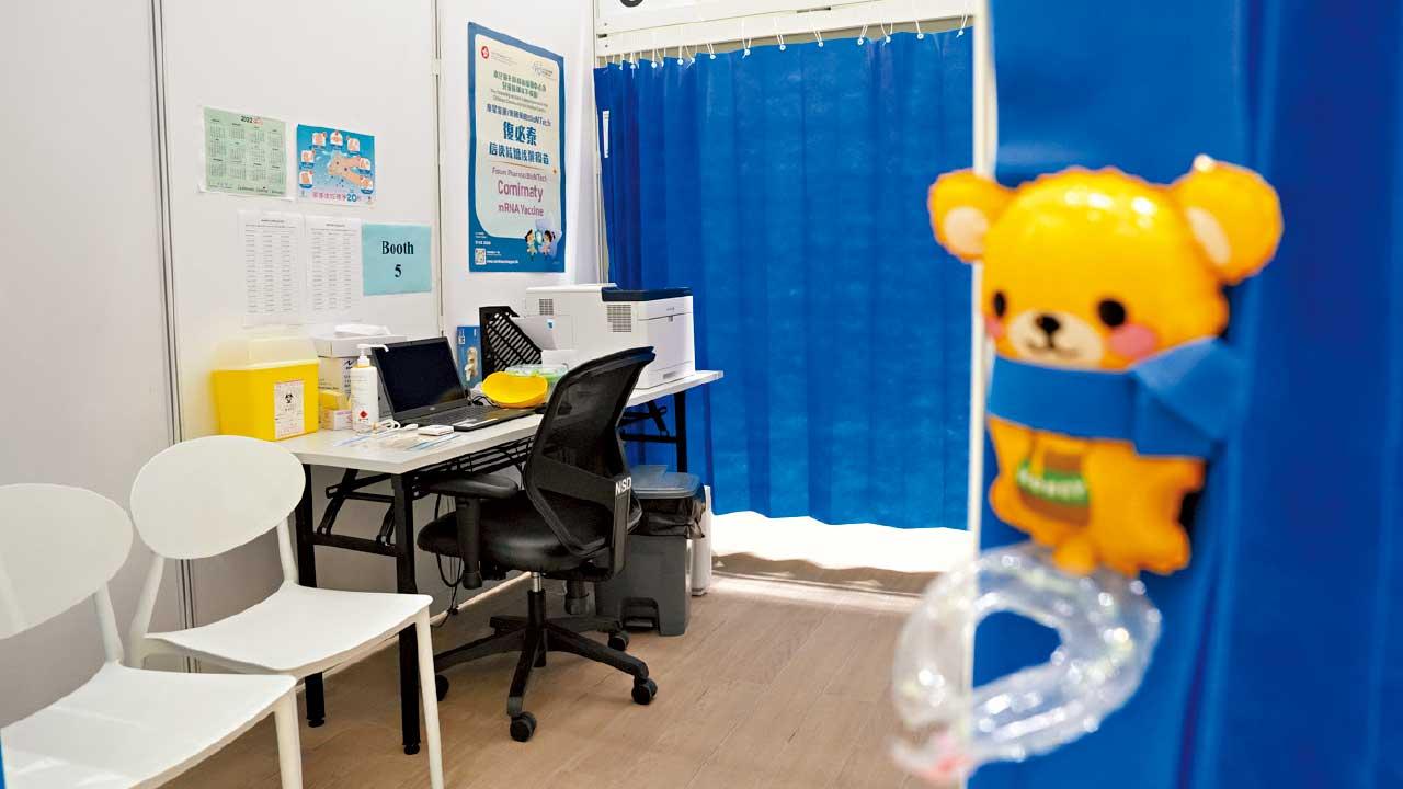首日1.1萬人預約二價疫苗  李家超康復 范鴻齡確診