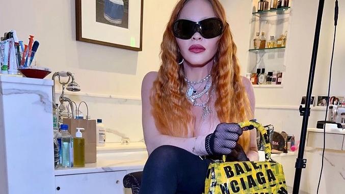 64歲娜姐再貼半裸相嚇網民